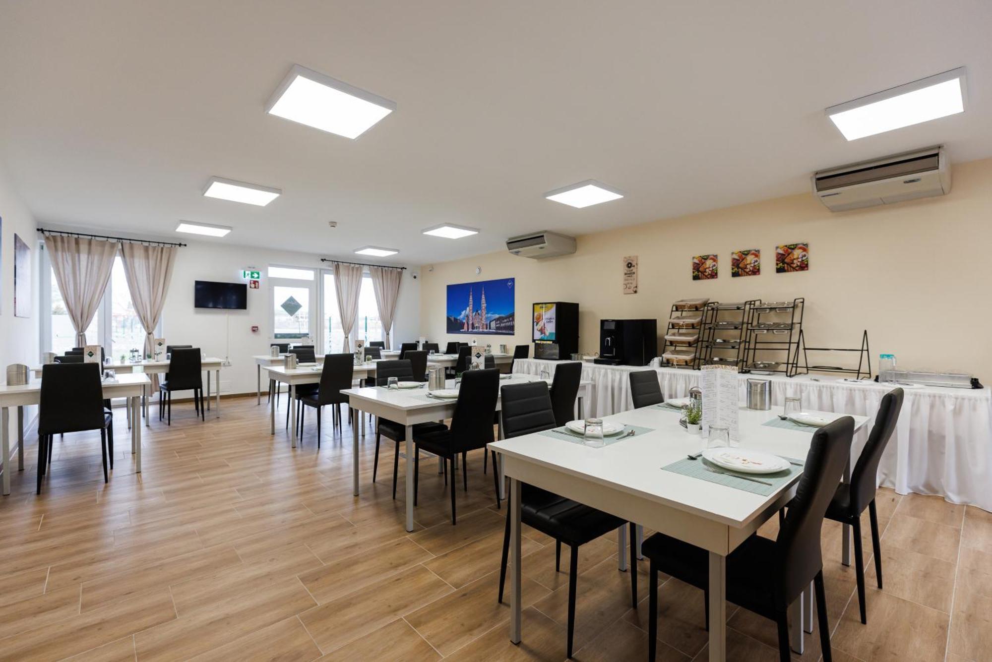 Safari Hotel Szeged Extérieur photo
